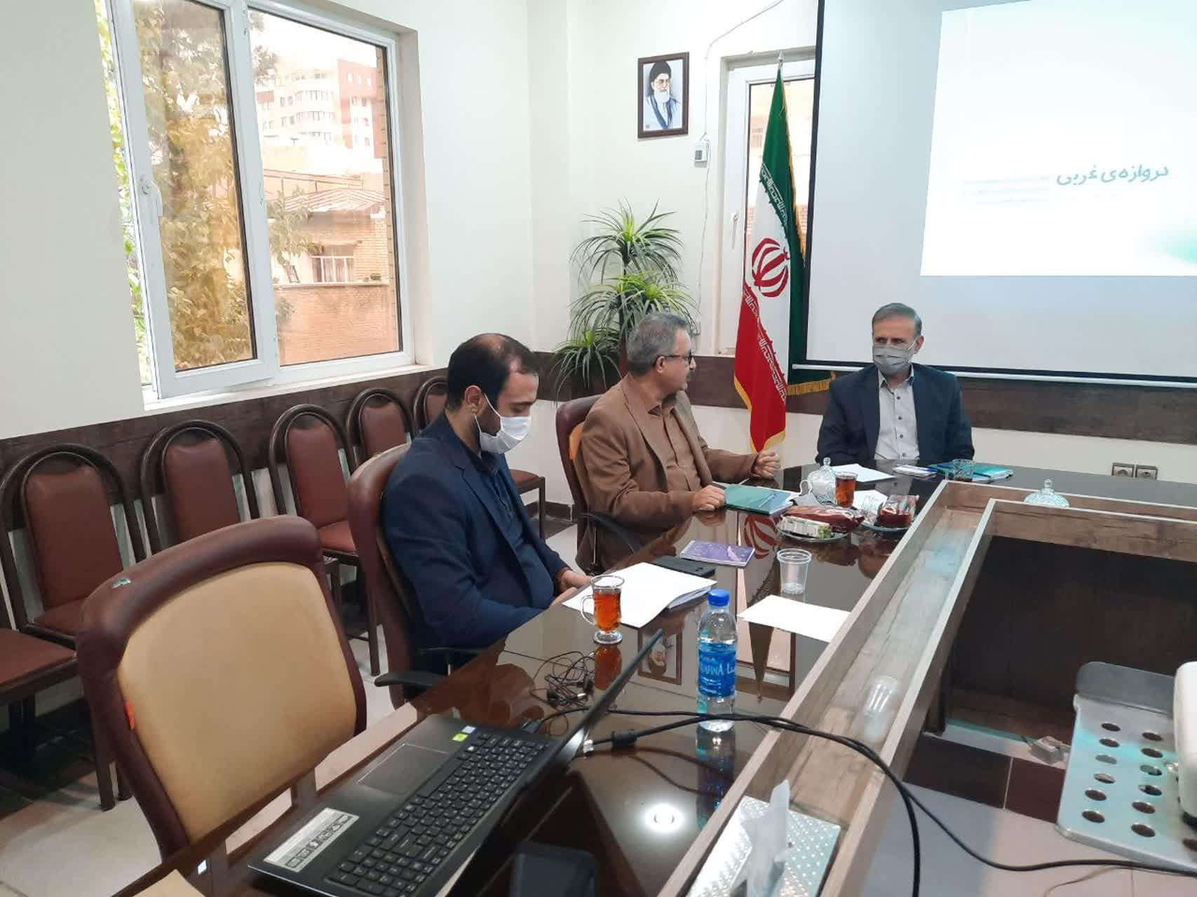 برگزاری نشست نقد و بررسی کتاب "دروازه‌ی غربی" در کرمانشاه