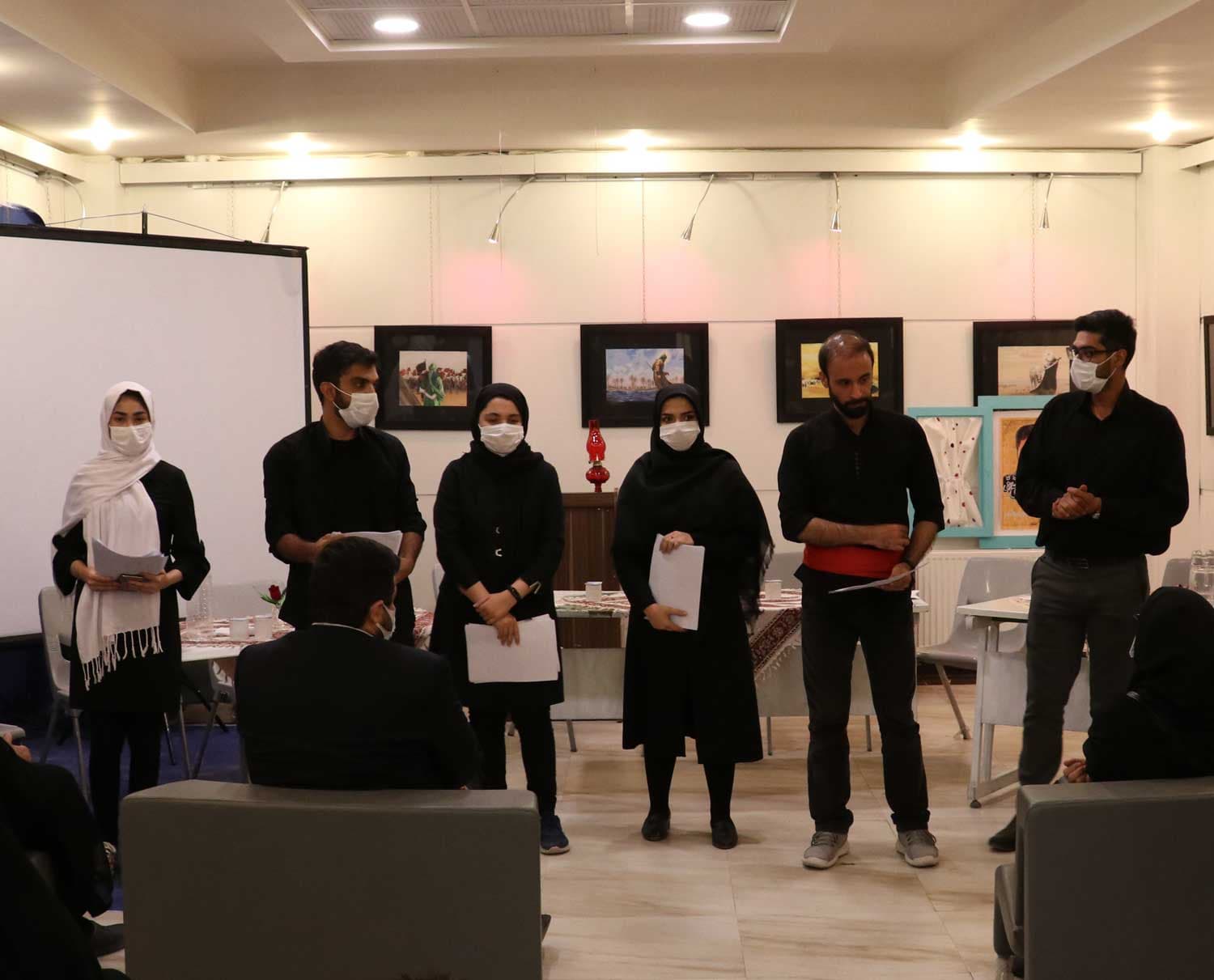 خوانش نمایشنامه ی "یک شاخه گل سرخ" با استقبال اهالی تئاتر کرمانشاه