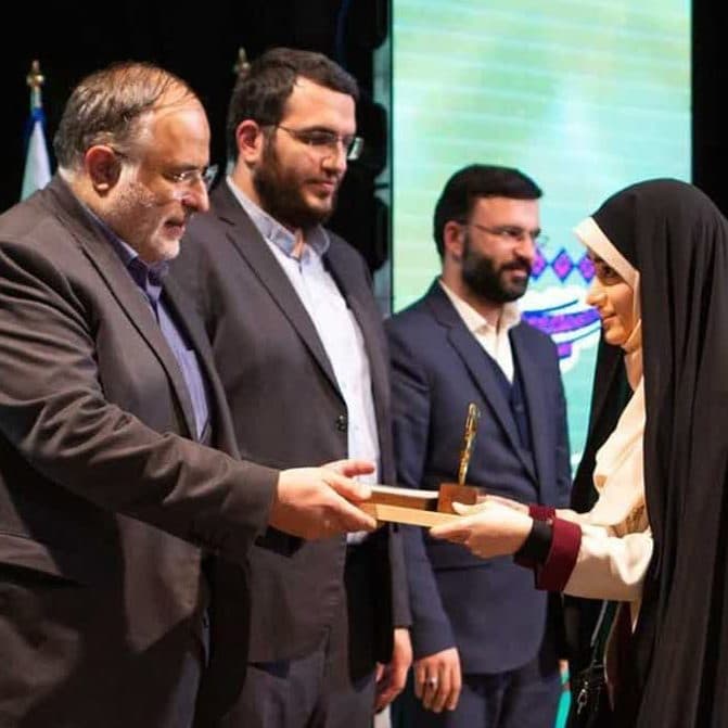 "هنرمند کرمانشاهی در جشنواره بداهه نویسی خوش درخشید"