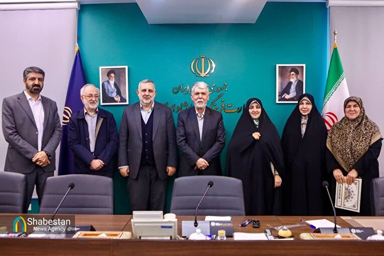 تقدیر وزیر فرهنگ از بانوان نویسنده صاحب تقریظ رهبر انقلاب اسلامی